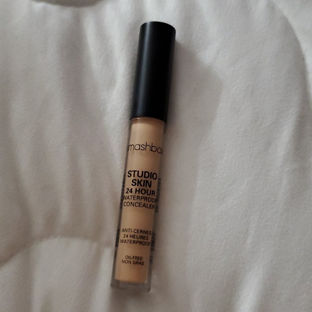 SMASHBOX STUDIO SKIN  LIGHT/MEDIUM NEW